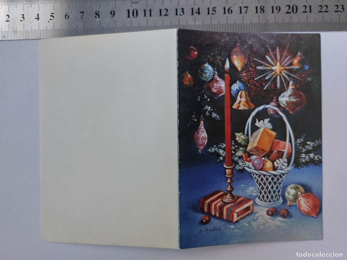 Postales: Estampa de felicitaci&oacute;n navide&ntilde;a con ilustraci&oacute;n de cesta y regalos