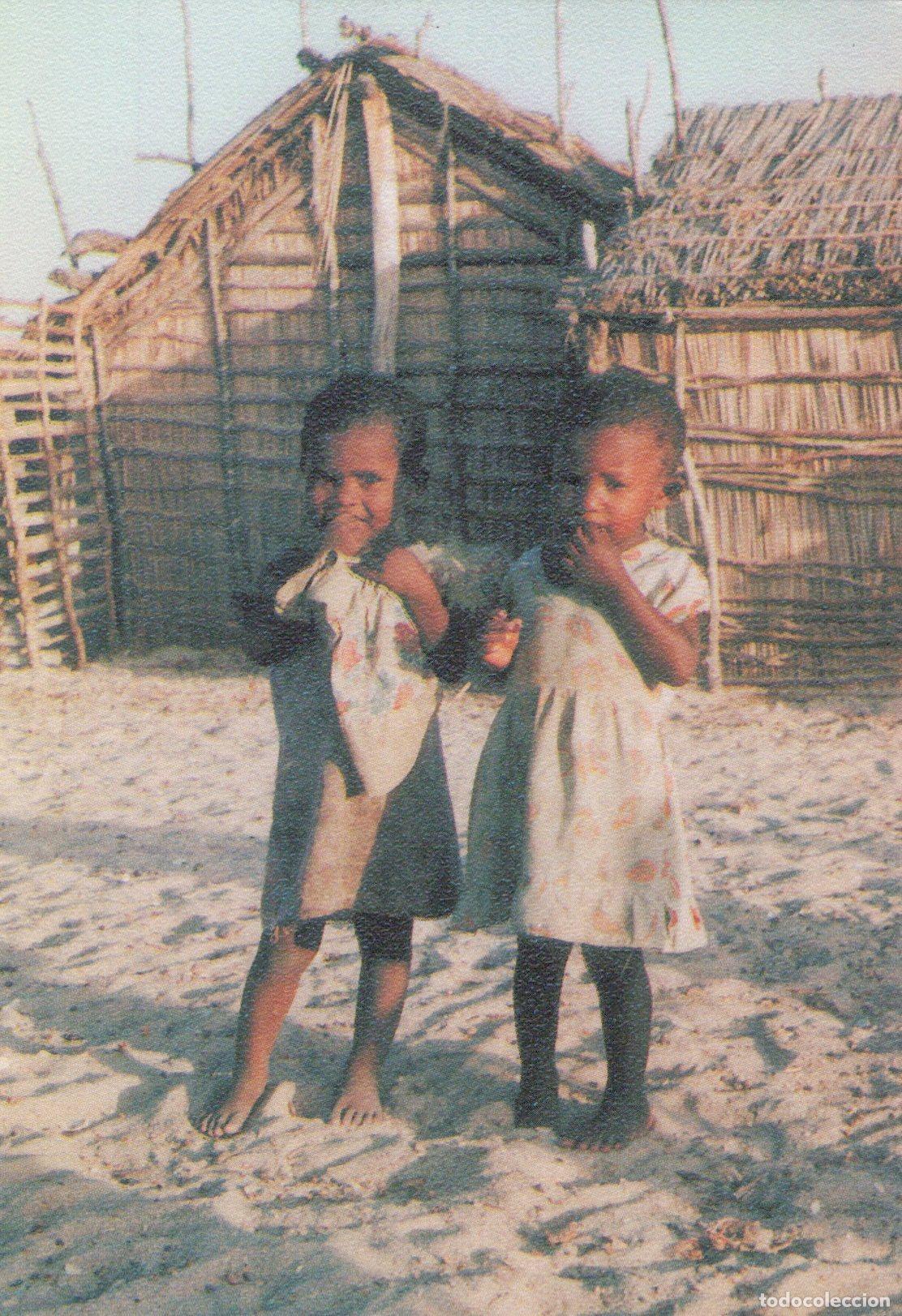 Postales: Mission Prayer Card Children Before Hut Unposted REPRODUCTION *YBC001