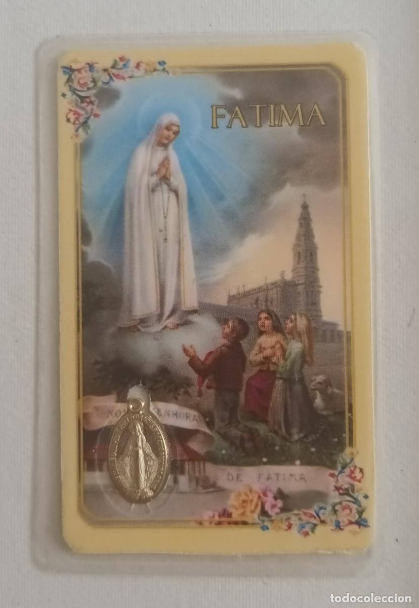 Postales: ESTAMPA VIRGEN DE FATIMA - PLASTIFICADA CON MEDALLA - MEDALLA (REVERSO)