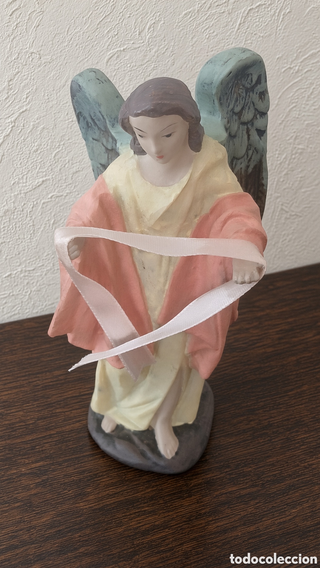 Postales: Antigua figura de un &aacute;ngel. Es una peque&ntilde;a estatua religiosa (&aacute;ngel de la guarda o de bel&eacute;n)