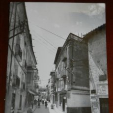 Postales: ANTIGUA FOTO POSTAL DE ALFARO (LA RIOJA) CALLE DE OCTAVIO DE TOLEDO, EDICIONES MNTAÑES 17, ESCRITA