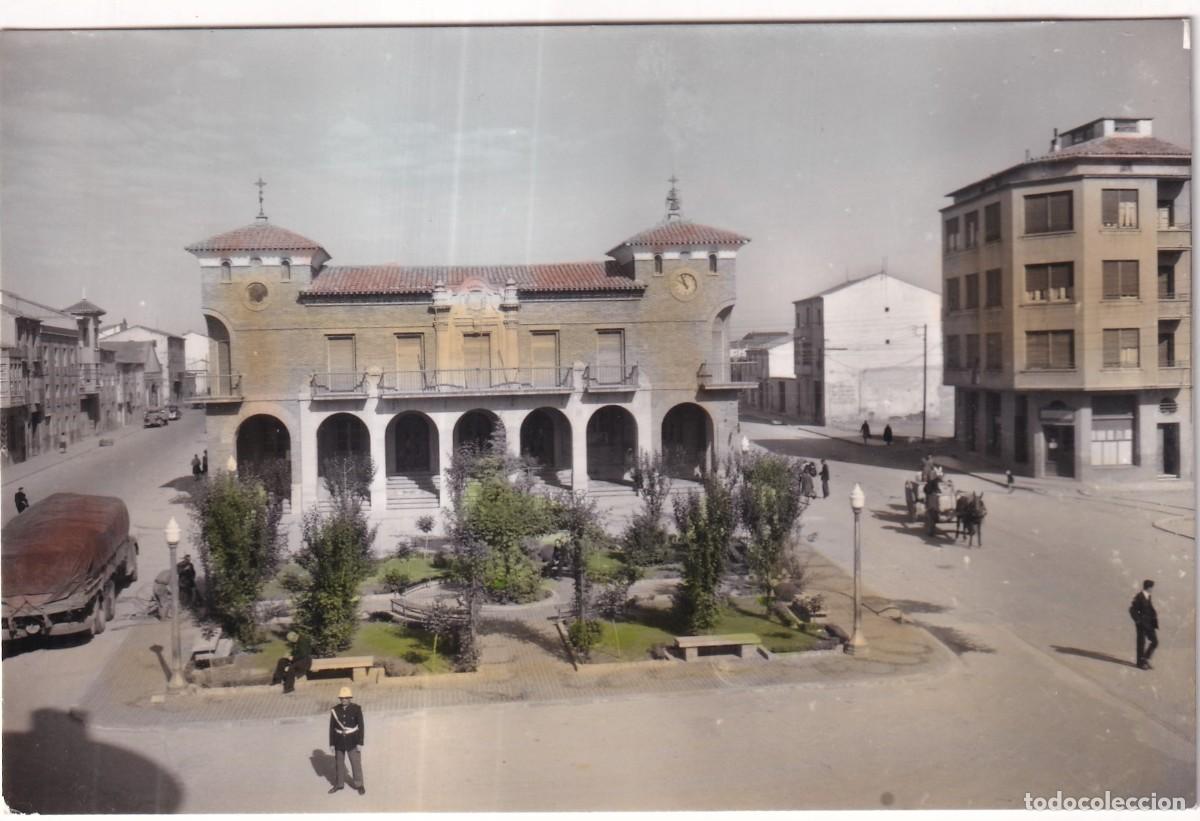 Postales: Calahorra 12 Ayuntamiento y jardines. Escrita en 1963 sin circular.