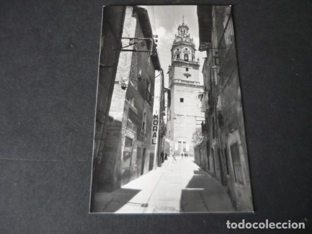 Postais: HARO LA RIOJA CALLE SANTO TOMAS AL FONDO PARROQUIA