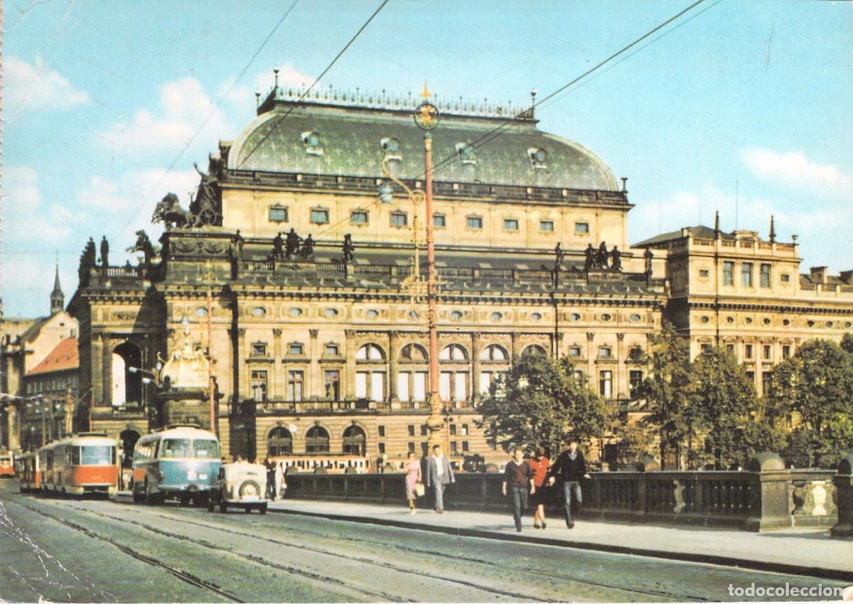 Postales: Postal del Teatro Nacional de Praga con Tranv&iacute;as y Vida Urbana Tranvias