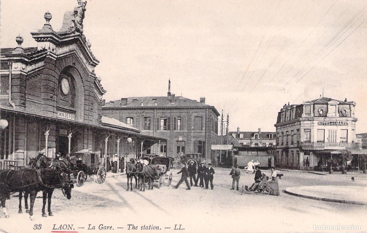 Postales: Postal de la Estaci&oacute;n de Tren de Laon con Carruajes a Caballos