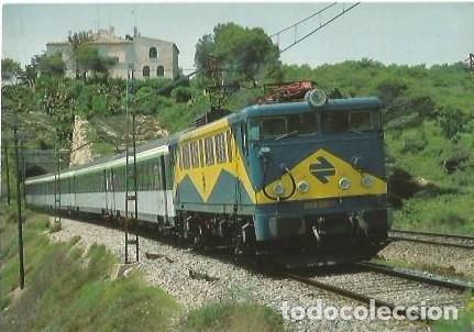 Postales: POSTAL A COLOR RENFE LOCOMOTORA ELECTRICA 269 CON COCHES CORAIL CERCA DE VILANOVA I LA GELTRU DER BA