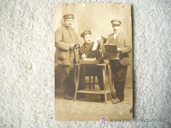Postales: POSTAL FOTOGRAFICA CON OPERARIOS DE RENFE - Foto 1
