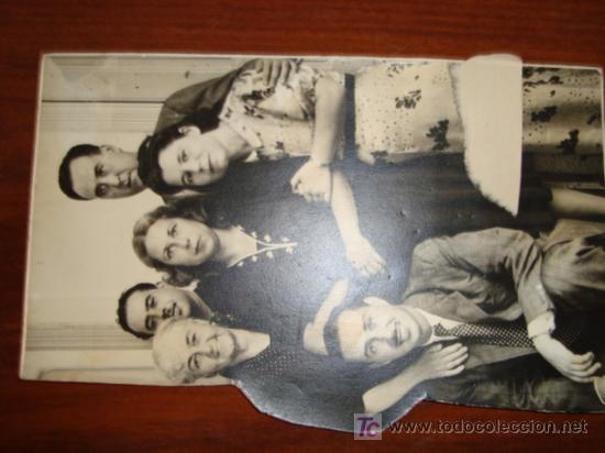Postkarten: ANTIGA FOTO FAMILIAR , SOLO LA PARTE DERECHA. PORQUE ESTA RECORTADA EN SU LADO IZQUIERDO
