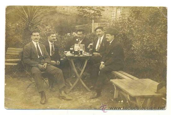 Postcards: Foto postal .. Hombres bebiendo
