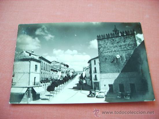 Postales: BAEZA -UNA DE LAS PRINCIPALES CALLES Y TORREON - Foto 1