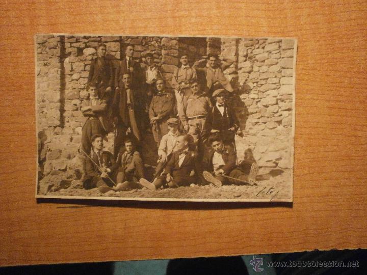 Postkarten: TARJETA POSTAL  SIN TITULO SIN IDENTIFICAR GRUPO DE HOMBRESY MILITAR SIN CIRCULAR