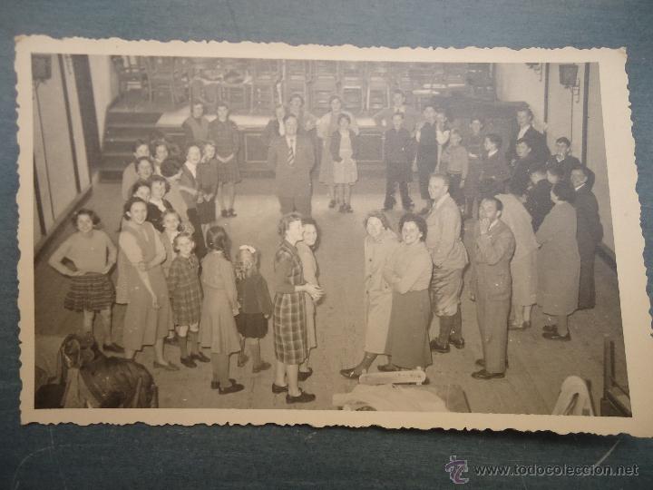 Postales: antigua postal tarjeta fotografica fotografia , gente en una especie de iglesia, 3592