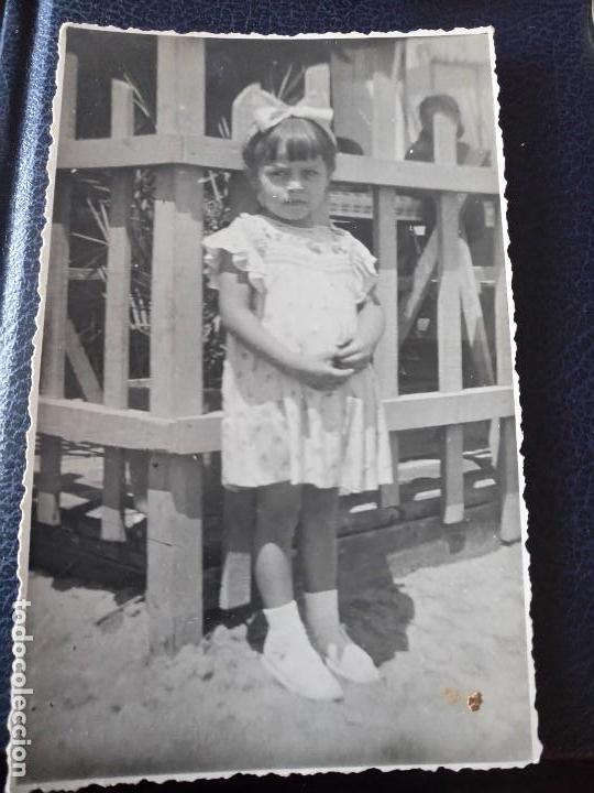 Postales: ANTIGUA POSTAL. POST CARD. NI&Ntilde;A POSANDO. - Foto 1
