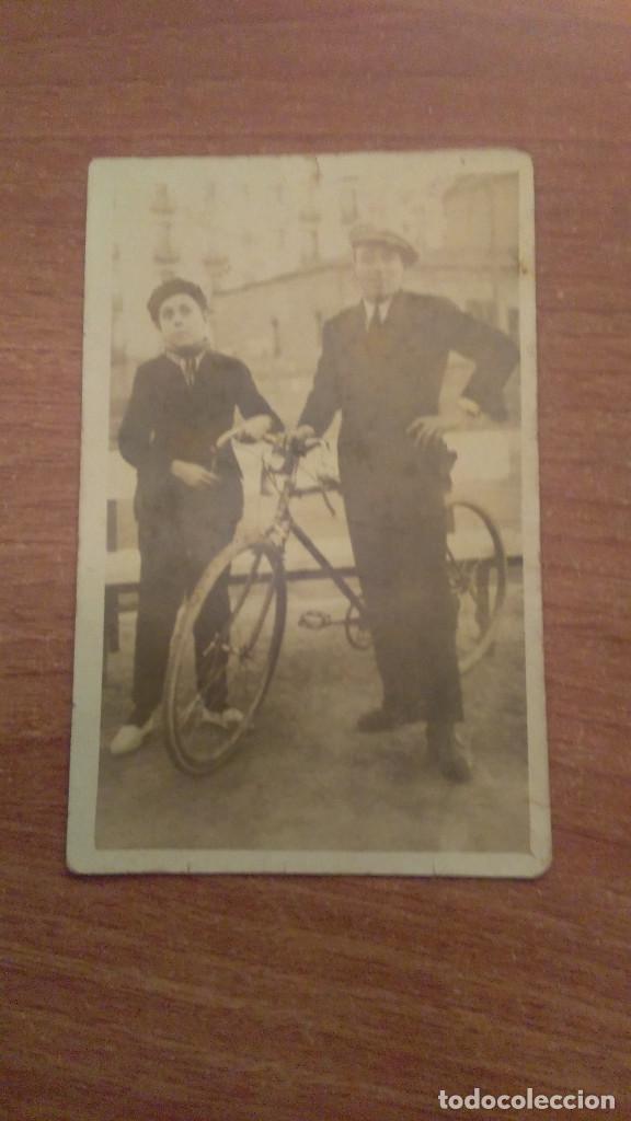 Cartes Postales: POSTAL HOMBRES CON BICICLETA  SIN CIRCULAR