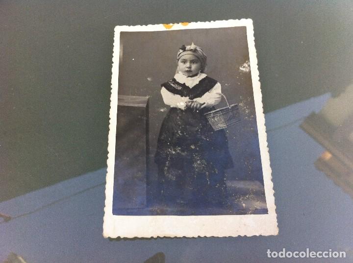 Cartes Postales: POSTAL (NI&Ntilde;A VESTIDA CON TRAJE REGIONAL) SELLO DE  FOTO ATL&Aacute;NTICO-CORU&Ntilde;A. 13 x 8,5cm