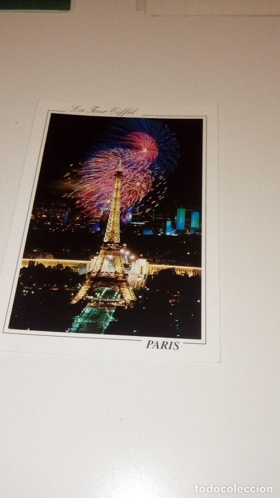 Cartes Postales: CAJ-B15FG POSTAL PARIS LA NUIT FREU DARTIFICE SUR LA TOUR EIFFEL
