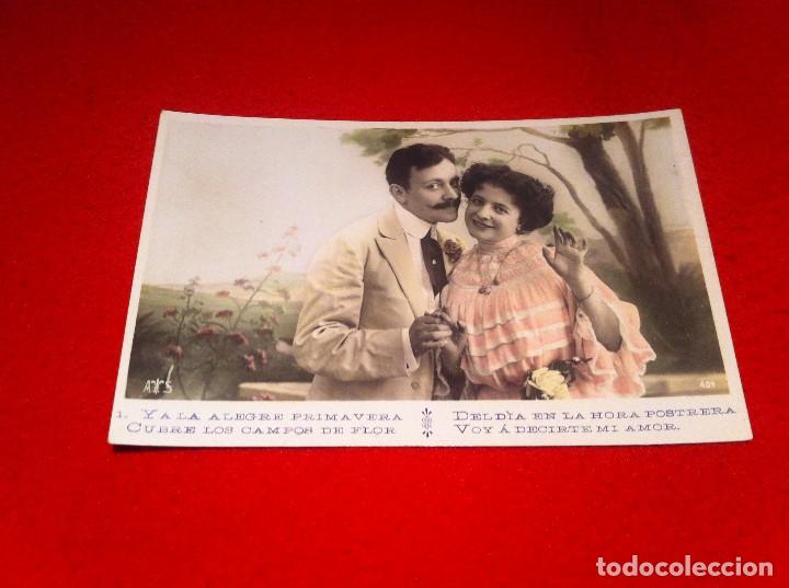Cartes Postales: POSTAL (PAREJA ENAMORADOS.  YA LA ALEGRE PRIMAVERA...) ESCRITA.