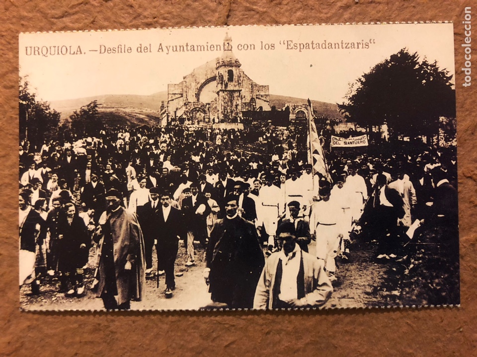 Cartoline: URQUIOLA, DESFILE DEL AYUNTAMIENTO CON ESPATADANTZARIS. POSTAL SIN CIRCULAR COLECCI&Oacute;N