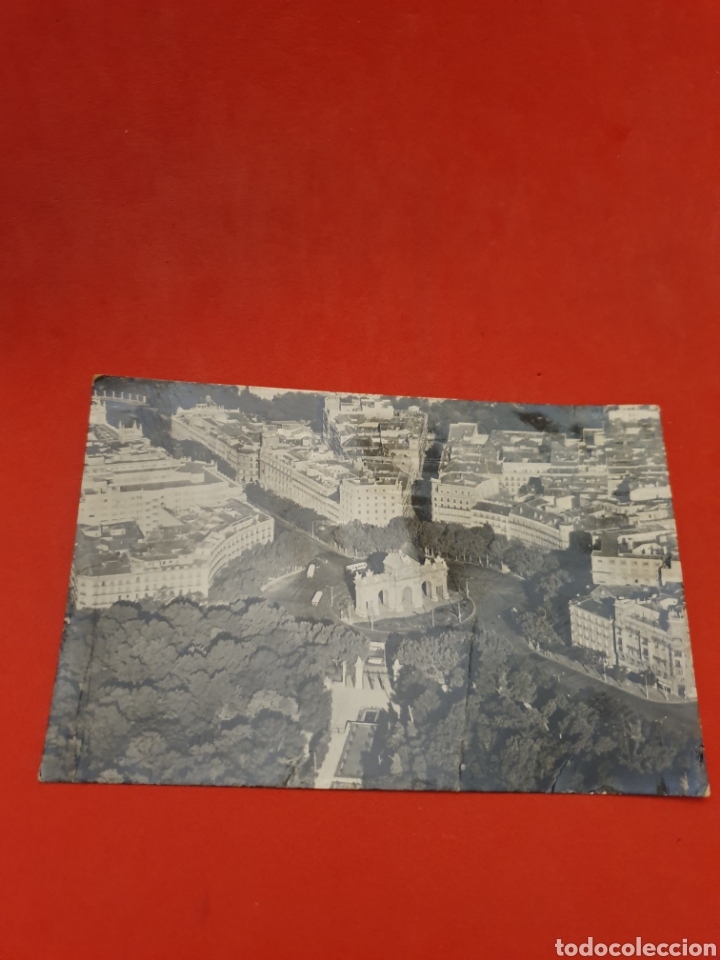 Postales: Madrid.La puerta de Alcala.Circulada.1957. - Foto 1