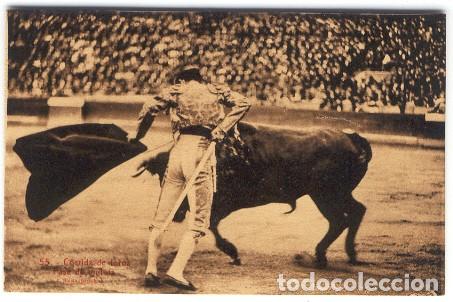 Postales: Pase de muleta. Edita: L. Roisin. - Foto 1
