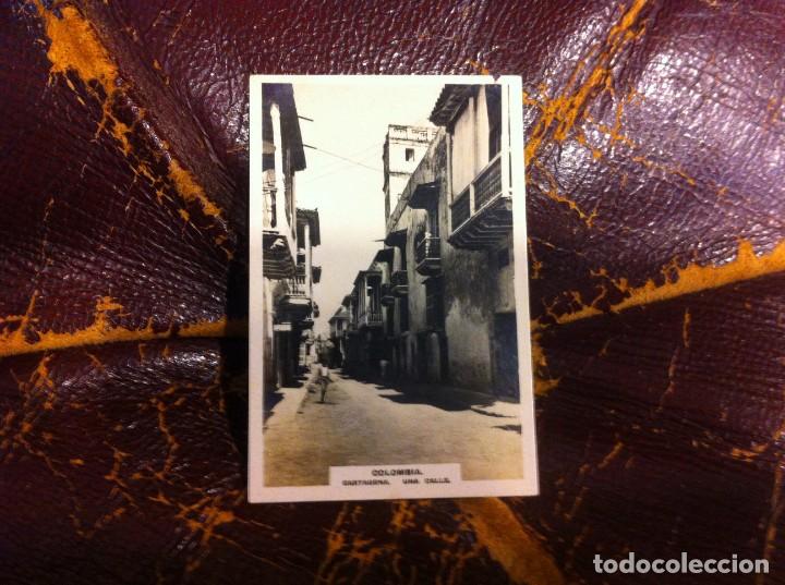 Postcards: MINI TARJETA POSTAL DE HENRY CLAY AND BOCK & CO. HABANA. 5,5 X 3,5CM. COLOMBIA. CARTAGENA. UNA CALLE