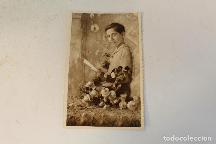 Cartoline: postal ni&ntilde;o con rosas
