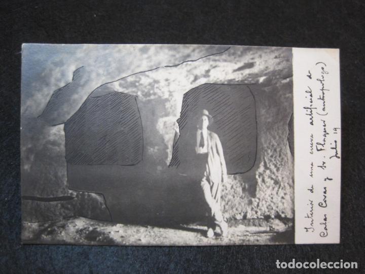 Postales: INTERIOR DE UNA CUEVA ARTIFICIAL-SR FLAQUER (ANTROPOLOGO)-FOTOGRAFICA-POSTAL ANTIGUA-(80.921)
