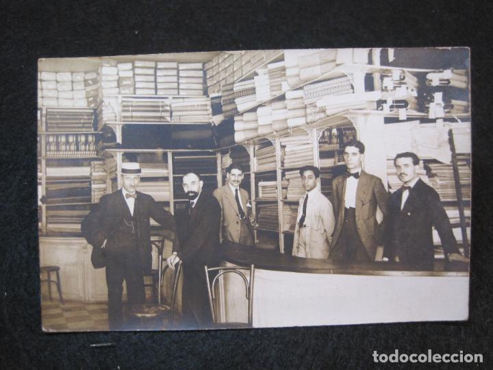 Postales: TIENDA CON TELAS-FOTOGRAFICA-GUILLEMINOT-POSTAL ANTIGUA-(81.103)
