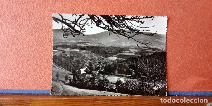 Postales: L'AUVERGNE. BONITA POSTAL. CIRCULADA.