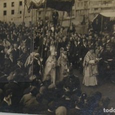 Postales: TARJETA POSTAL OBISPO DE GERONA DON JOSE VILA MARTINEZ ENTRANDO A GERONA 1926 (5). Lote 319751243