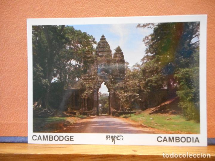 Cartoline: SOUTH GATE OF ANGKOR. CAMBODIA. BONITA POSTAL. NUEVA.