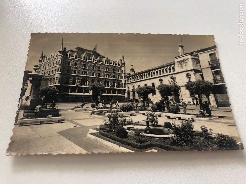 Cartes Postales: Antigua tarjeta postal blanco y negro, Leon, Plaza San Marcelo y Diputacion (L21)