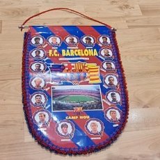 Postales: FC BARCELONA. ANTIGUO BANDERÍN TEMPORADA 1995/1996 (GUARDIOLA, FIGO, PROSINECKI...). Lote 359234965