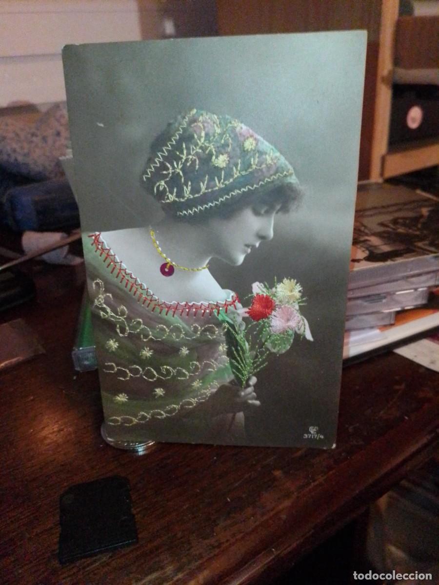 Postcards: Postal con relieves