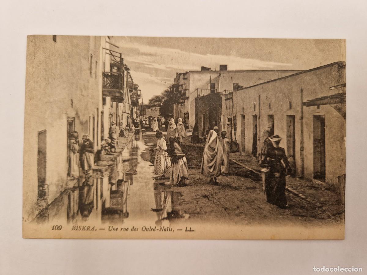 Postales: POSTAL DE BISKRA (UNE RUE DES OULED-NAiLS) - Foto 1