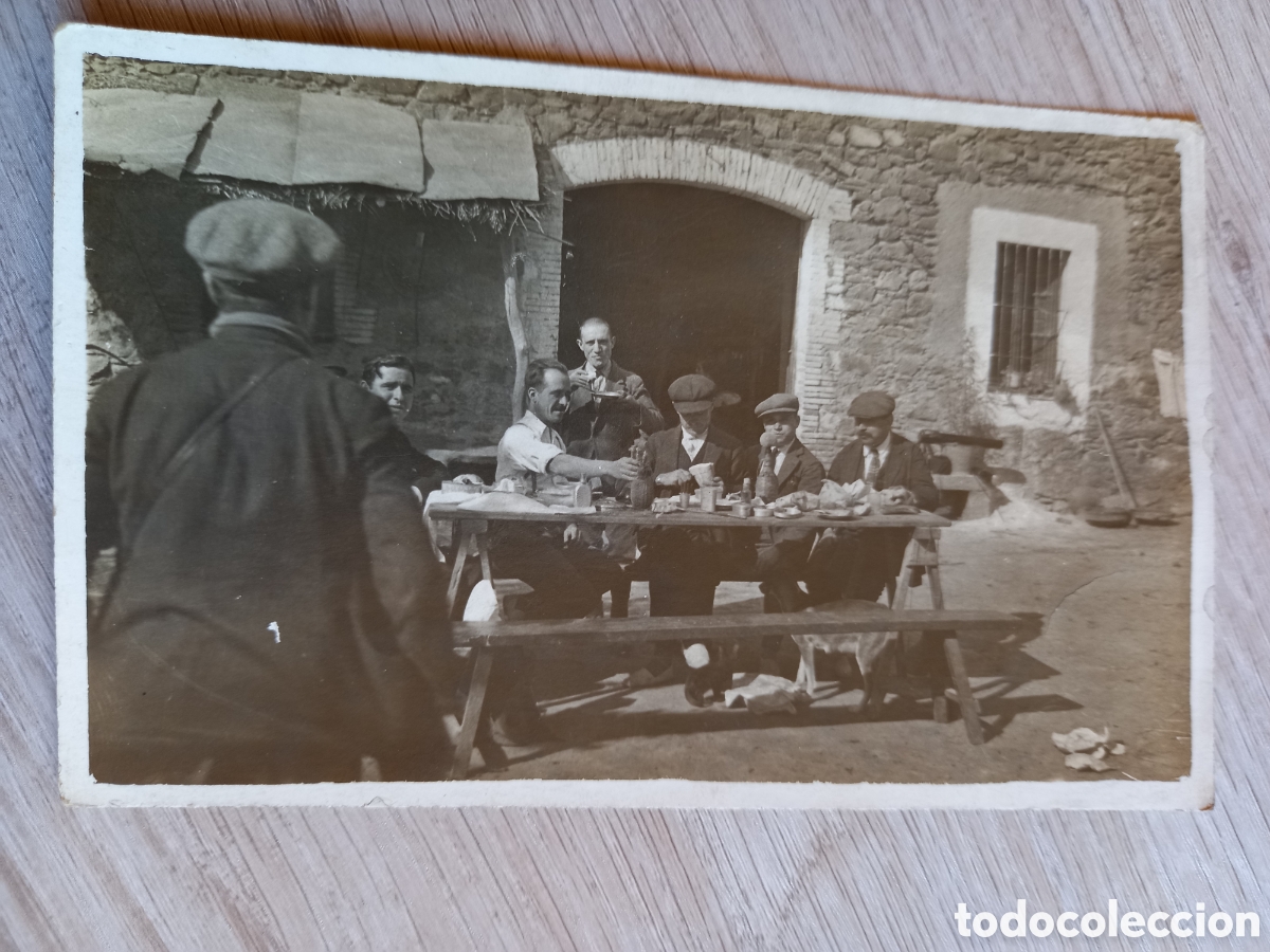 Postales: ANTIGUA POSTAL PERSONAS COMIENDO