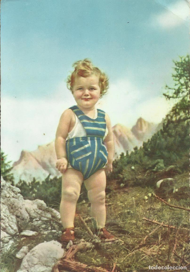Cartoline: Beb&eacute;, ni&ntilde;o en monta&ntilde;a. Italia. Escrita. 1950. 10x15 cm. Postal.
