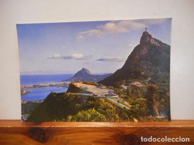Cartoline: BONITA POSTAL. CIRCULADA. RIO DE JANEIRO, BRASIL. LAGOA RODRIGO DE FREITAS E CORCOVADO