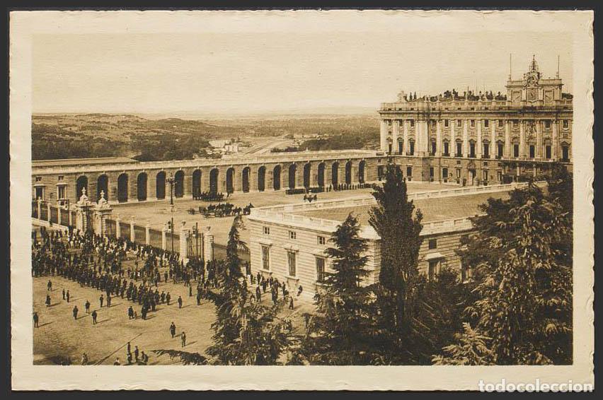 Postales: Madrid. MADRID. Palacio Real. Relevo de la guardia. - Foto 1