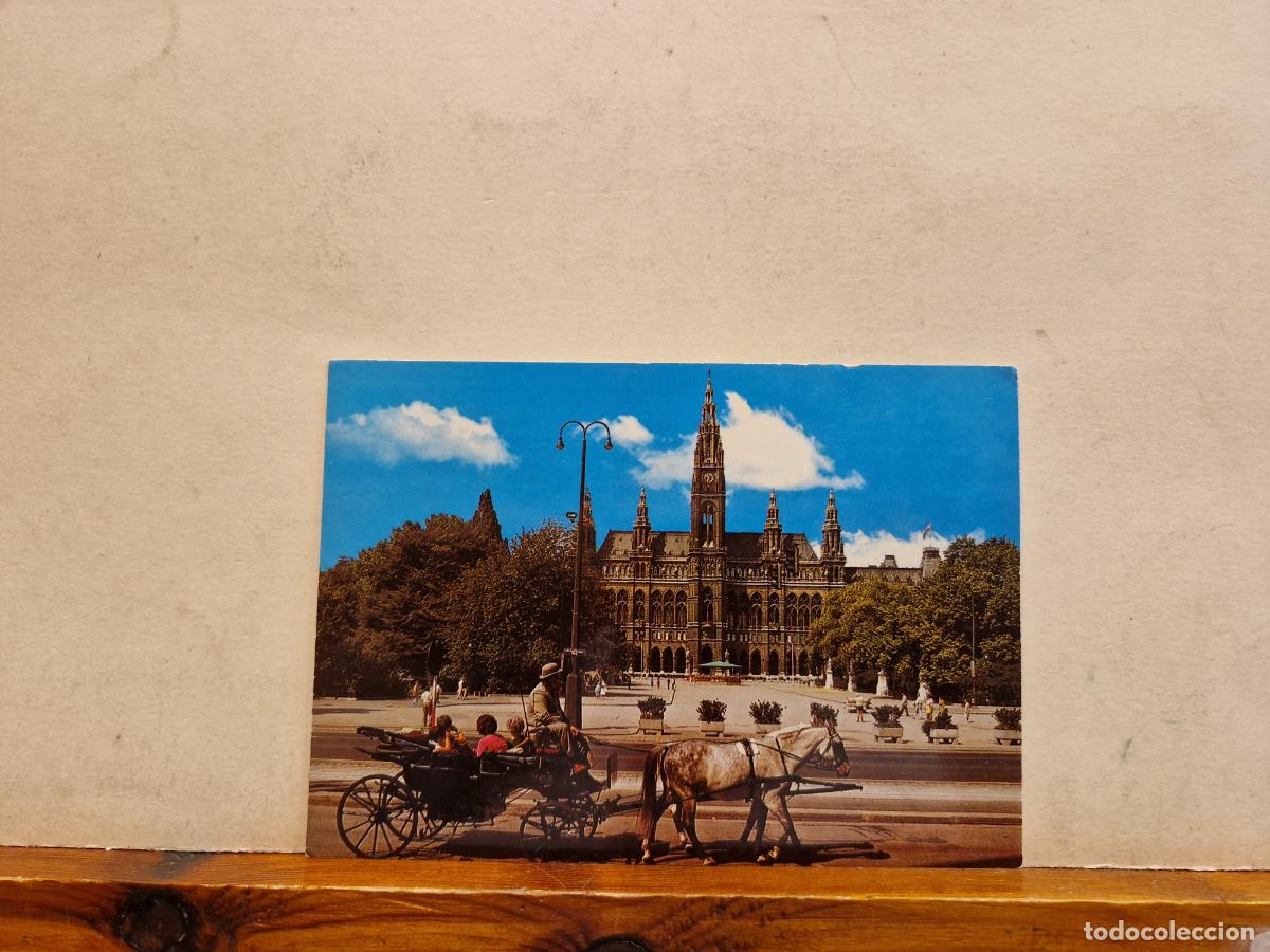 Cartes Postales: BONITA POSTAL CIRCULADA. VIENNA. TOWMN HAL WITH FIAKER.