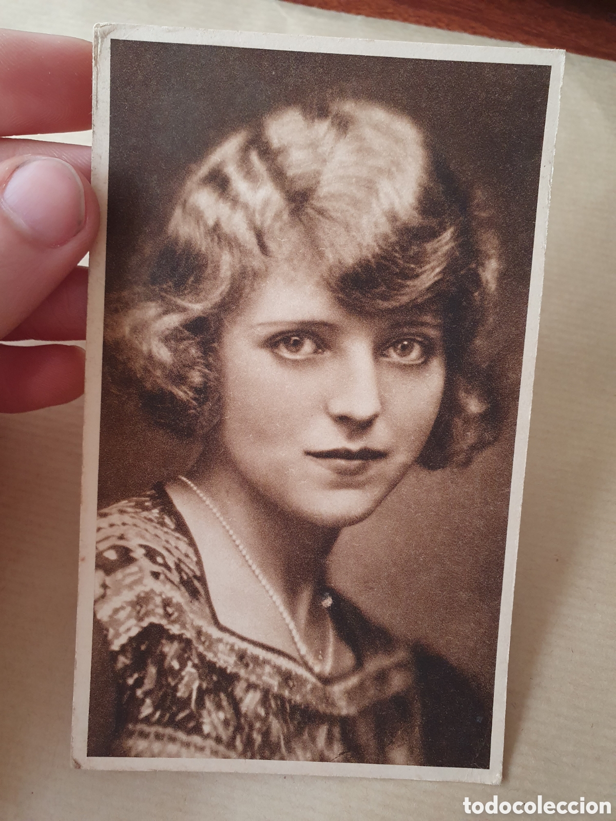 Postcards: Antigua postal mujer. (L107)