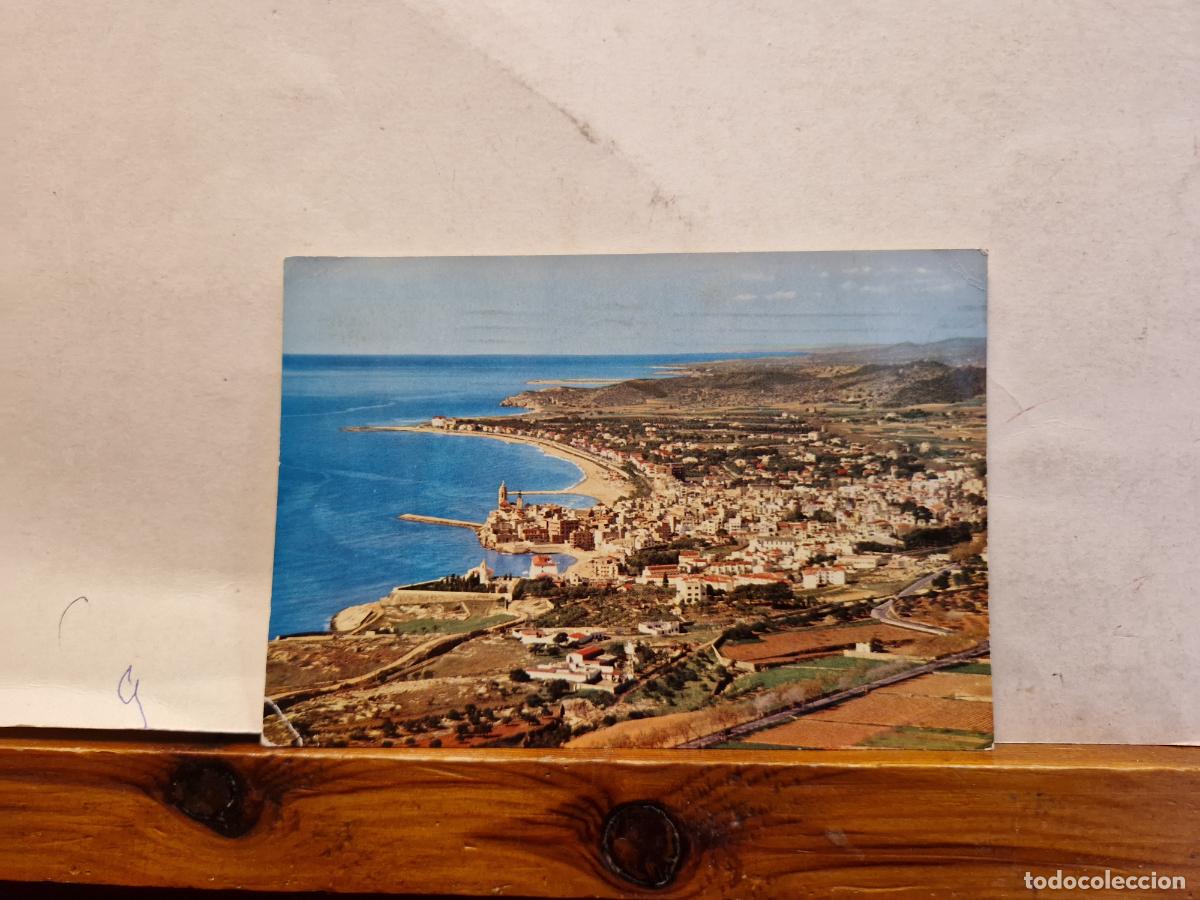 Postales: BONITA POSTAL CIRCULADA. SITGES. VISTA GENERAL. - Foto 1