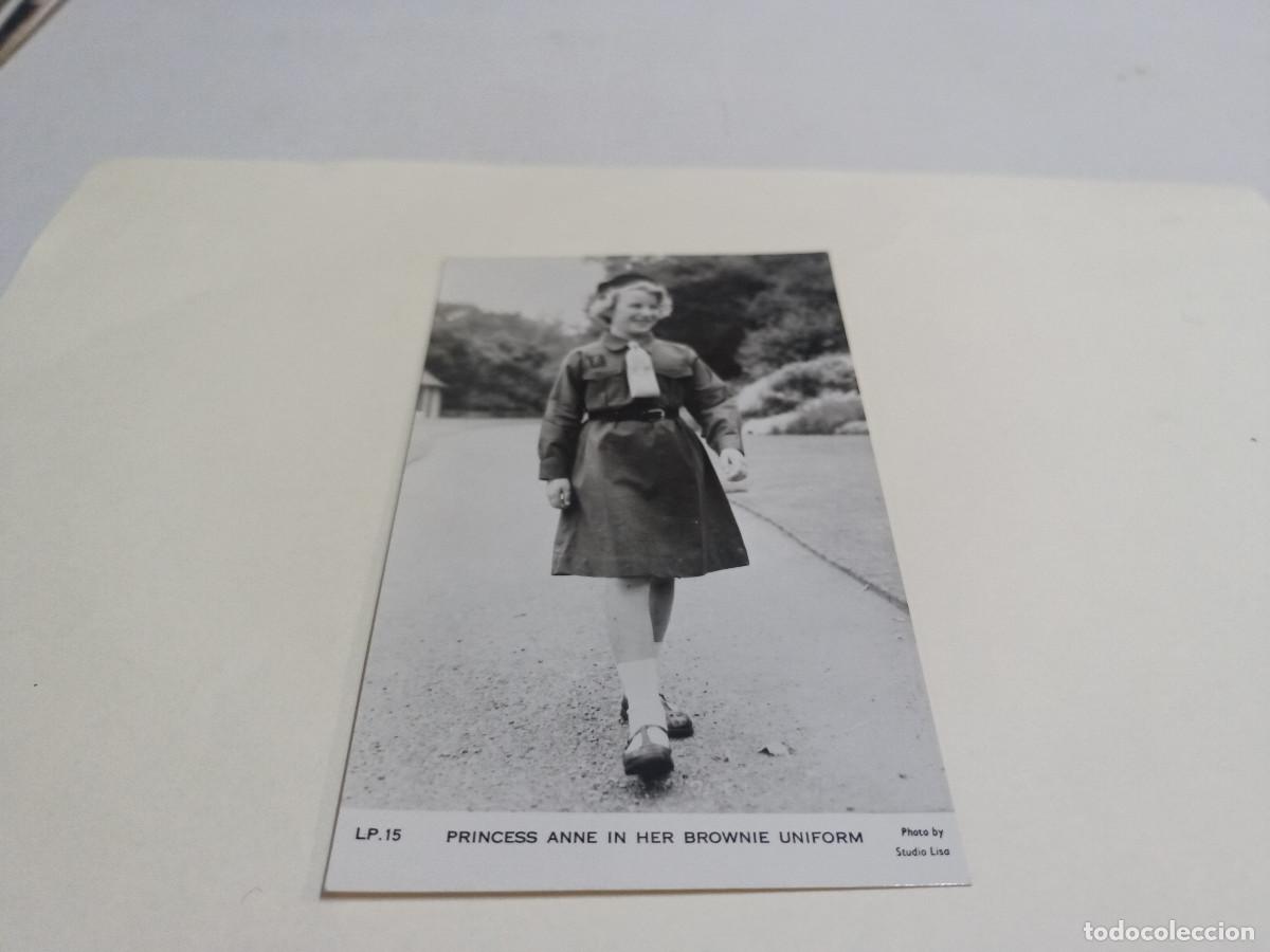 Postales: POSTAL PRINCESS ANNE IN HER BROWNIE UNIFORM - PHOTO BY STUDIO LISA