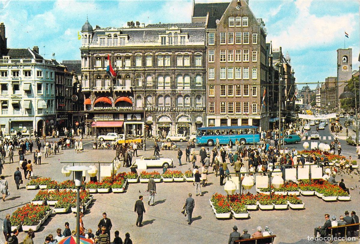 Postales: Postal &Aacute;msterdam, Pa&iacute;ses Bajos, Vista de la concurrida Plaza Dam y edificios - Foto 1