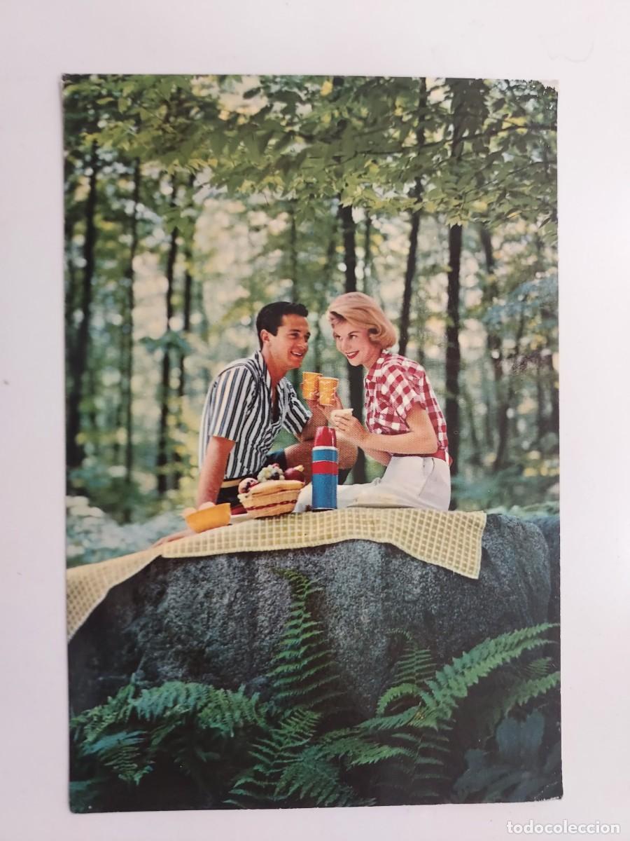 Postales: POSTAL VINTAGE FAMILIA PIC-NIC BOSQUE. PICNIC TERMO CAFE. ESCRITA. 1965