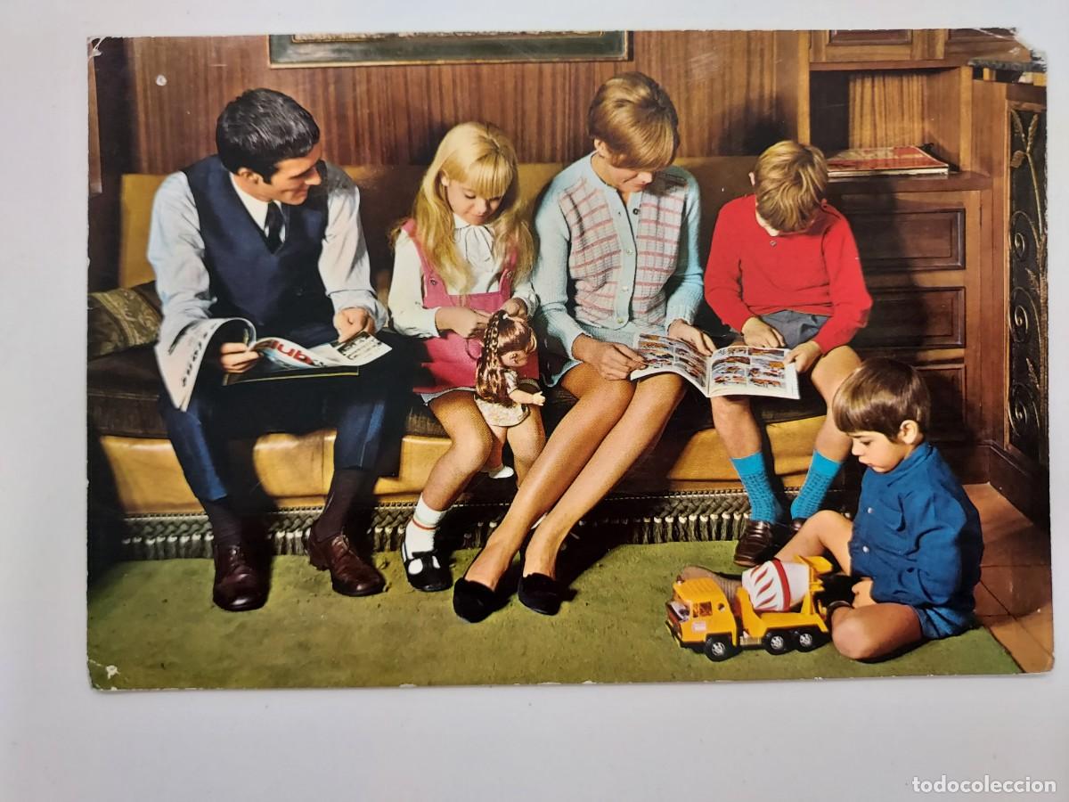 Postales: POSTAL VINTAGE FAMILIA NUMEROSA NI&Ntilde;OS REGALOS MU&Ntilde;ECA HORMIGONERA COMIC EN CASA. ESCRITA. 1968