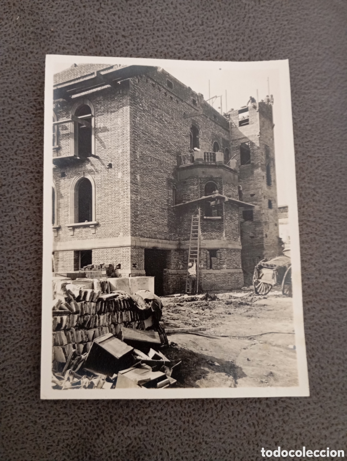 Postales: FOTOGRAF&Iacute;A ANTIGUA DE LA CONSTRUCCI&Oacute;N DE UN EDIFICIO - Foto 1