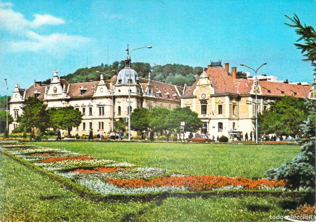 Postales: Postal de Brașov, Rumania - Edificio Hist&oacute;rico y Jardines Florales - Foto 1