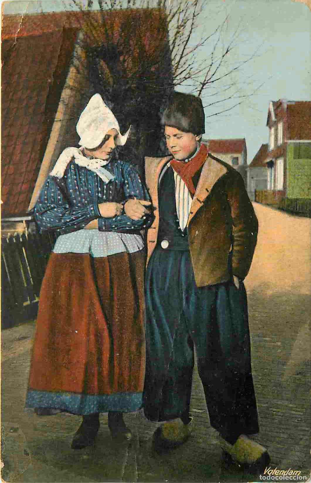 Postkarten: Carte Postale Ancienne - Folklore - Pays-Bas - Noord-Holland - Volendam - Anim&eacute;e - Coloris&eacute;e - Coupl
