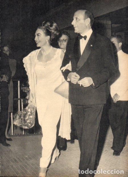 Postales: LAMINA V21961: Joan Crawford y director del Festival de Taormina - Varios